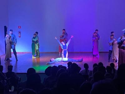 Grupo lituano emociona Virmond com show de danças folclóricas